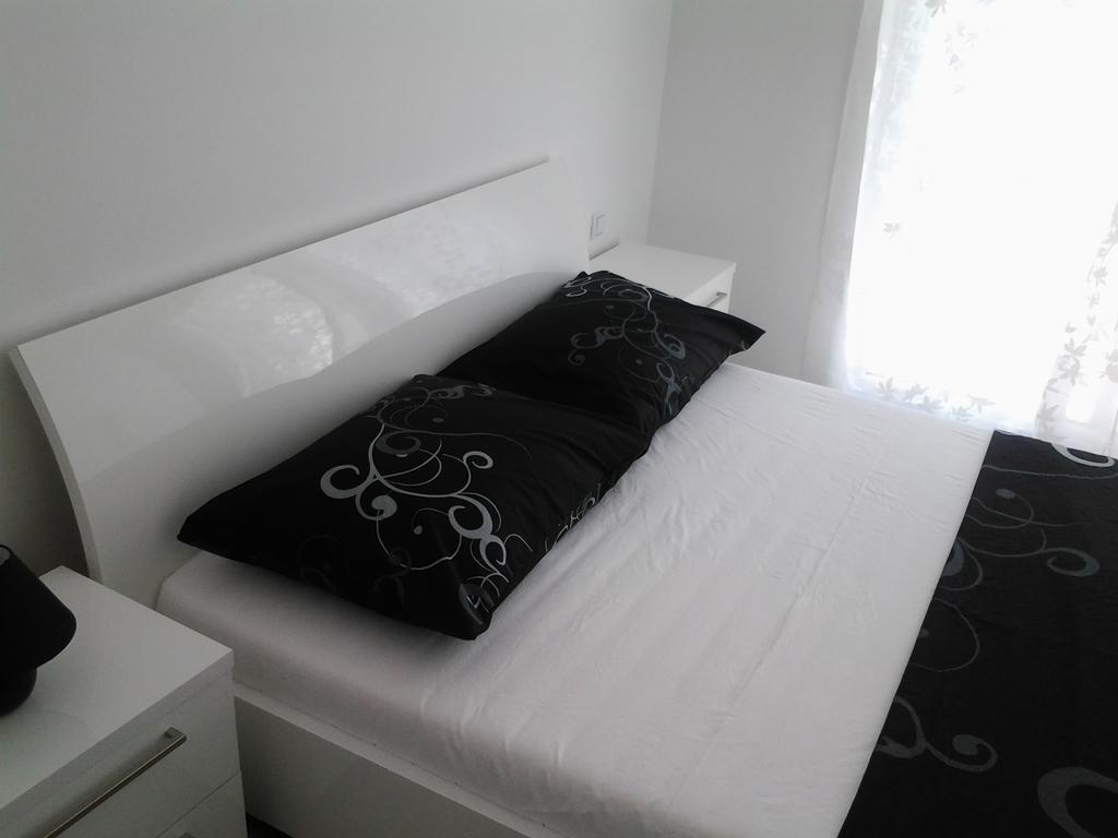 Apartments Govic Primosten Room photo